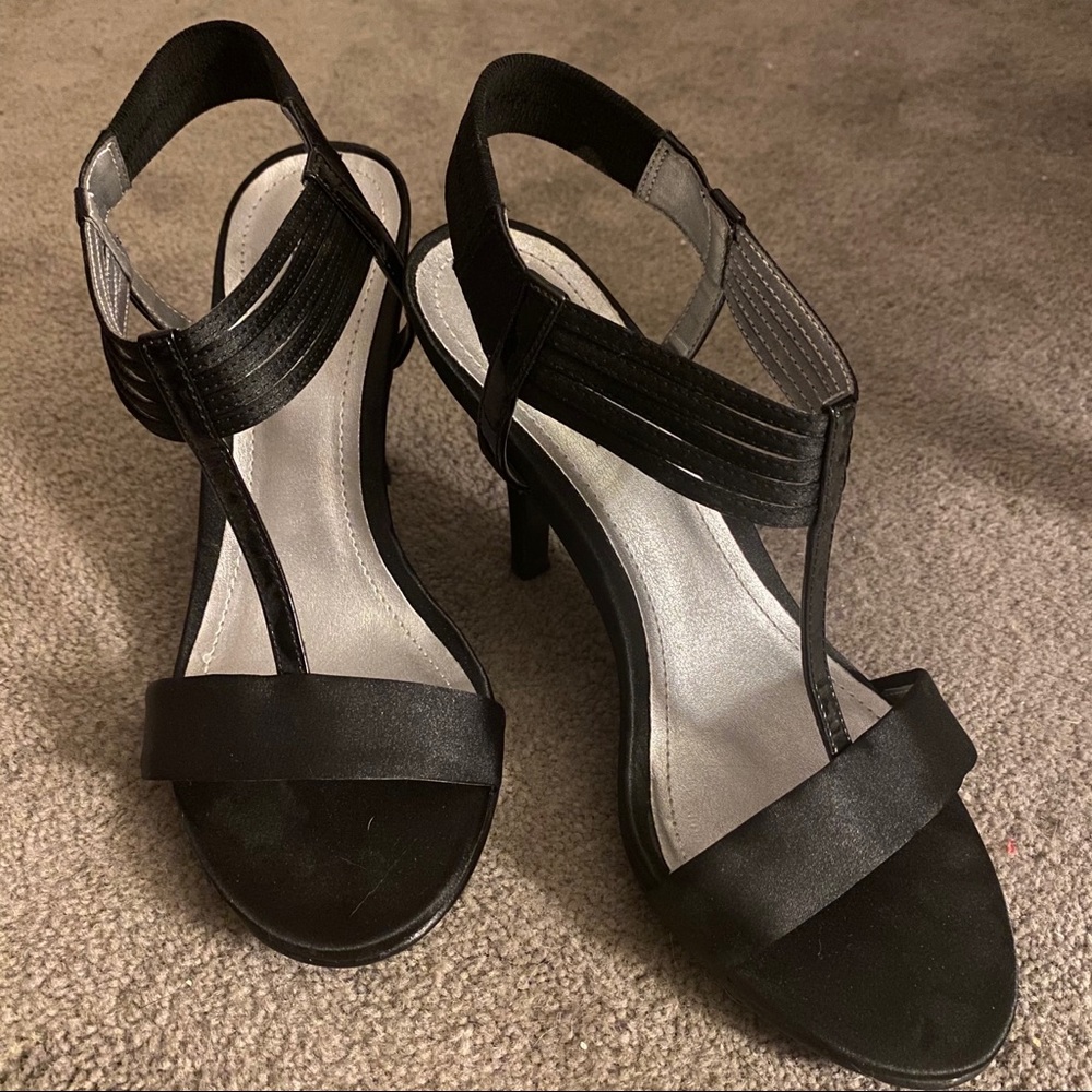 Kenneth Cole - Black Heels